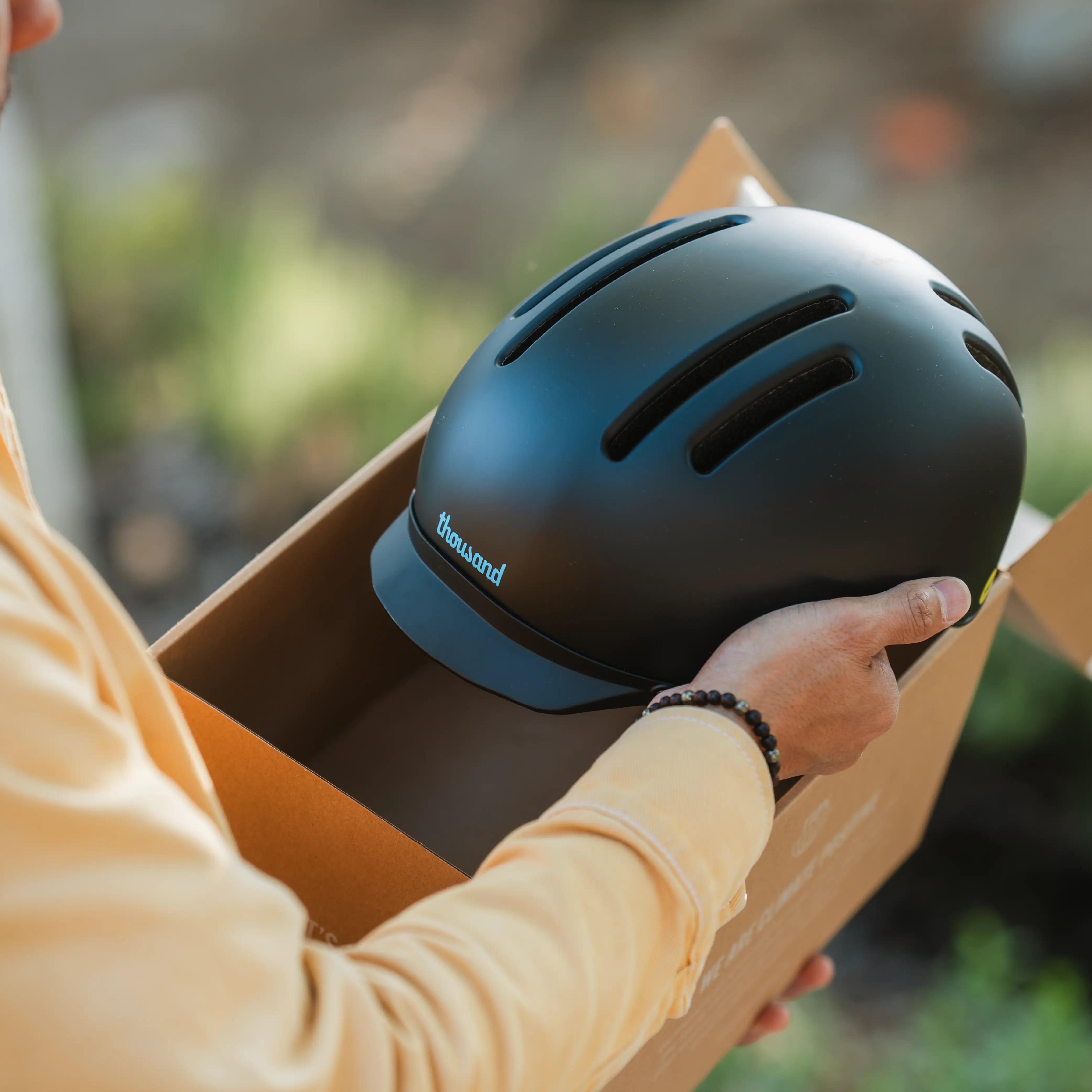 Thousand Chapter MIPS Helmet - Lectric Black - Image 11