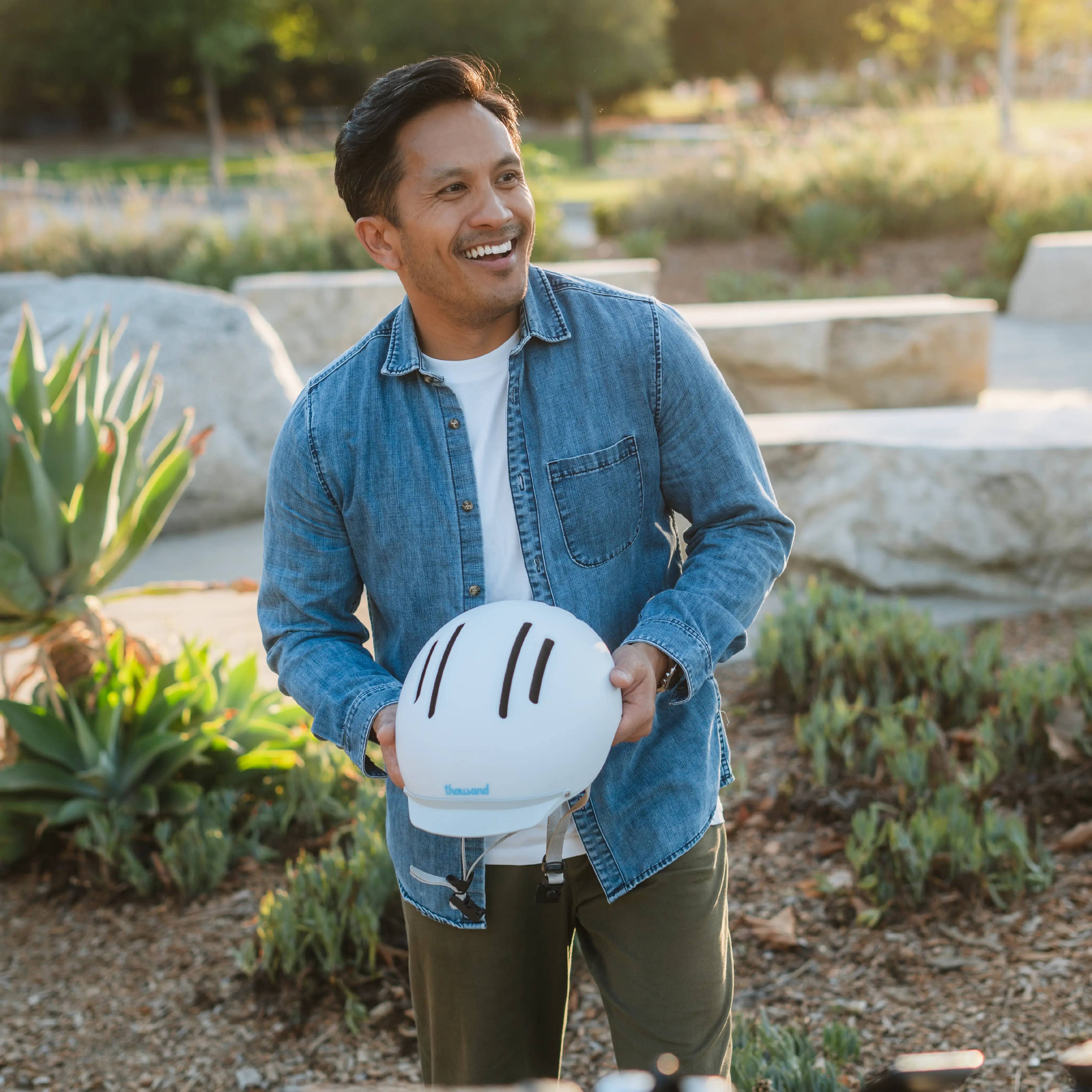 Thousand Chapter MIPS Helmet - Lectric White - Image 4